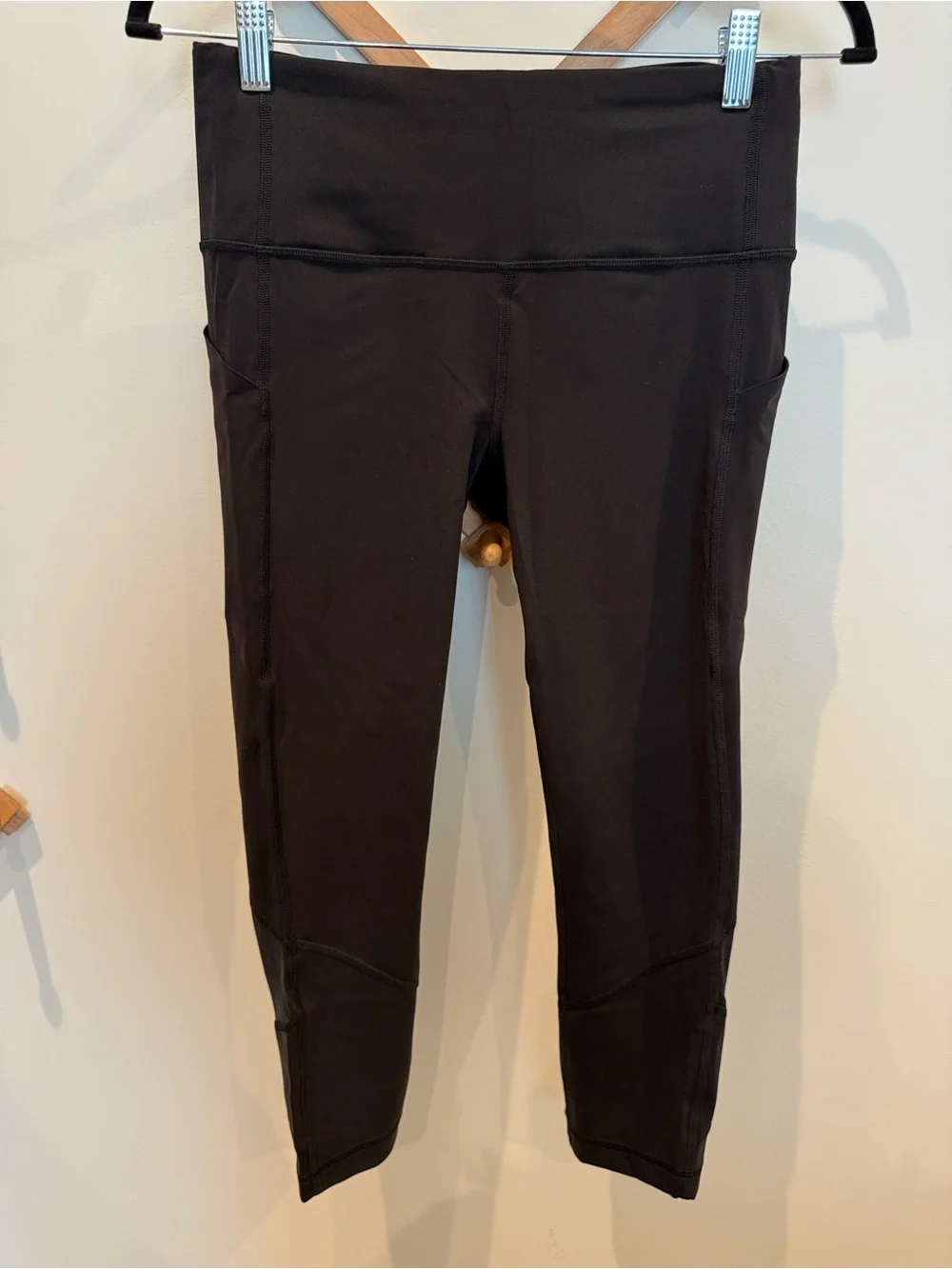 Lululemon Wunder Crop w/ pockets and mesh